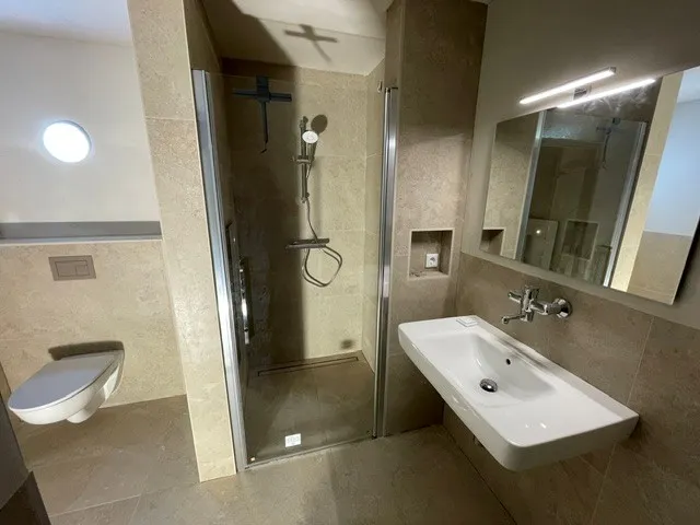 Badkamer met sunshower  – foto 3